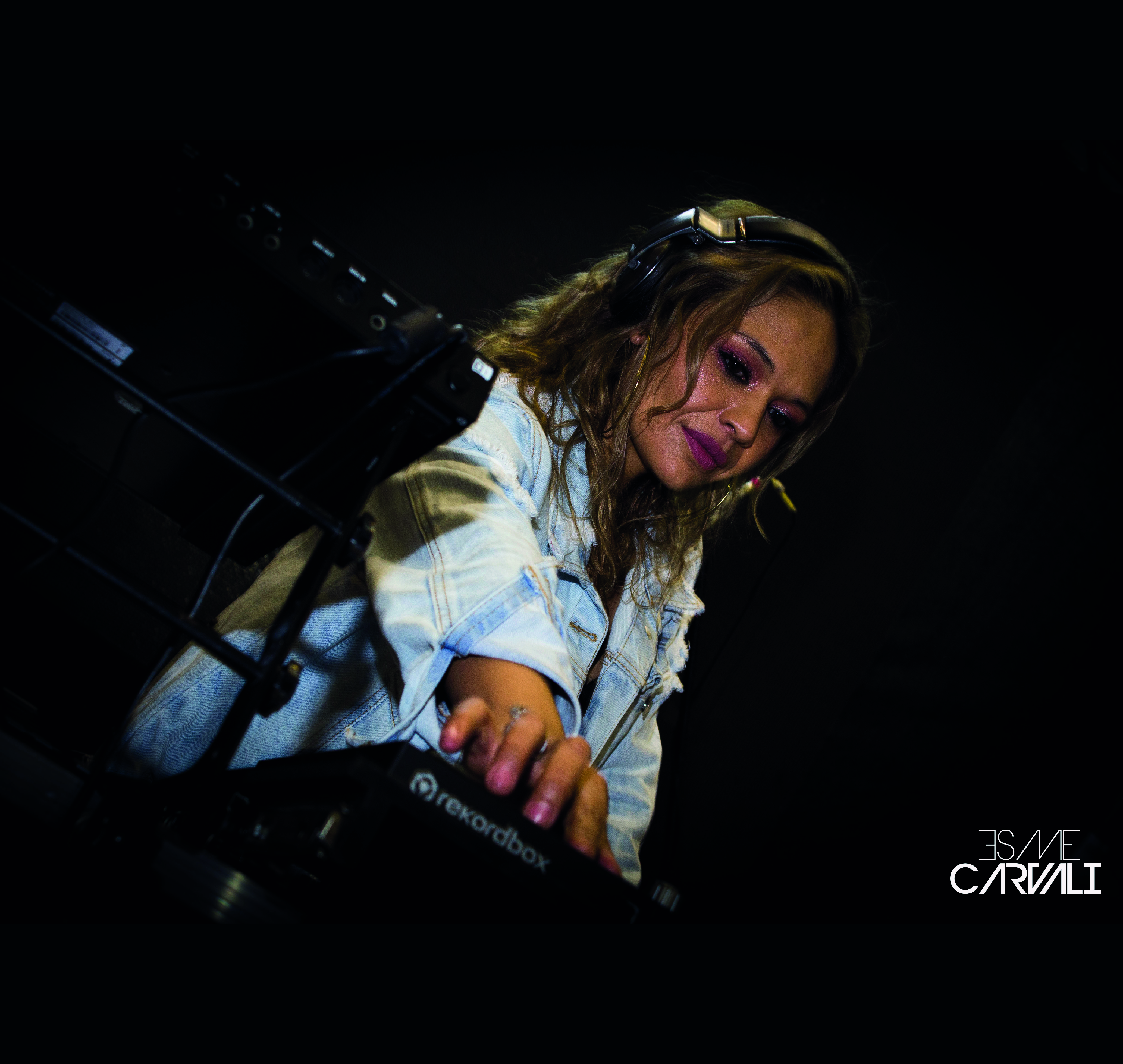 Esme Carvali — ClubMixRadio